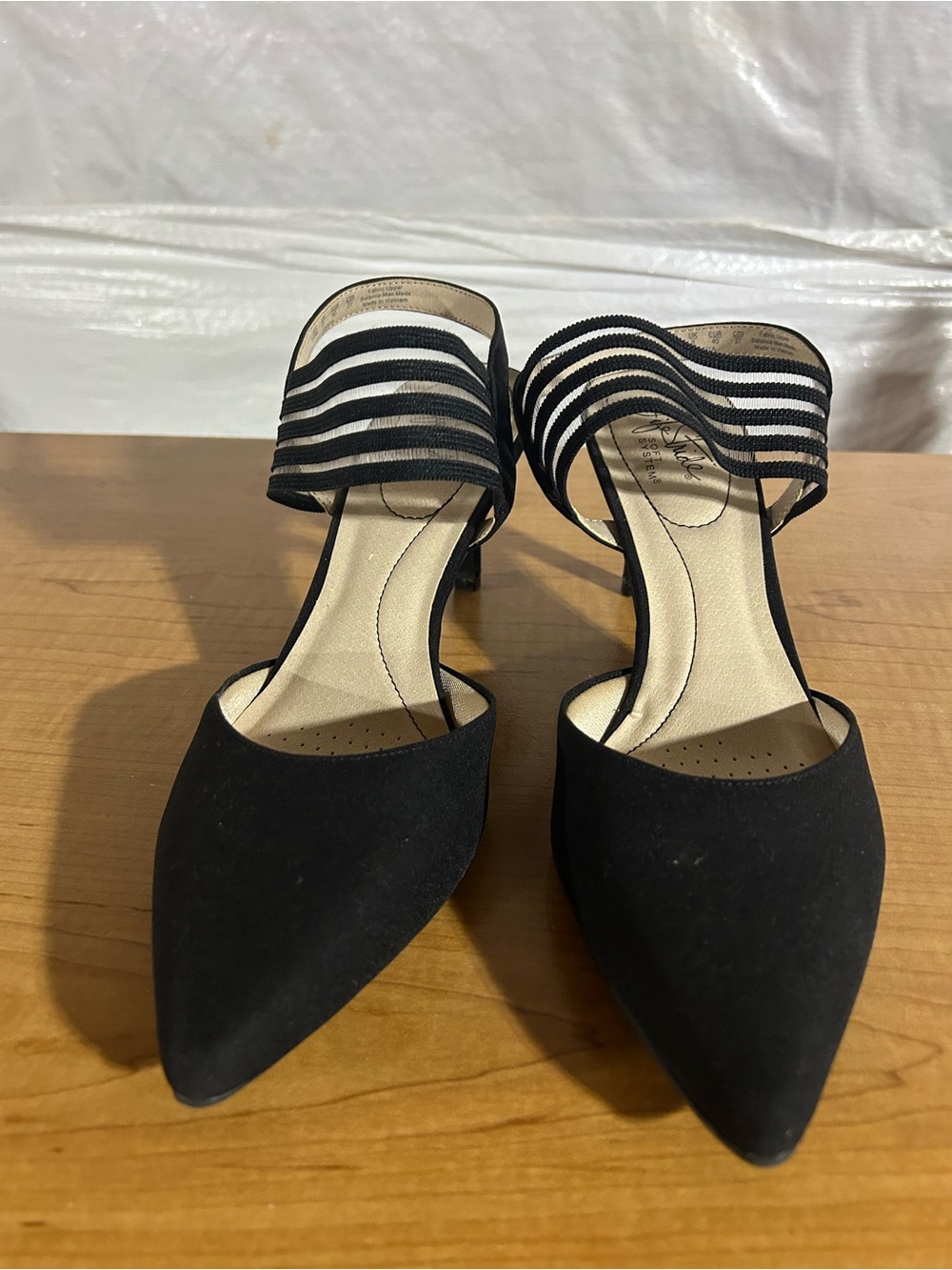 Life Stride Black Strappy Pointed Toe Mid Heels - Picture 3 of 8